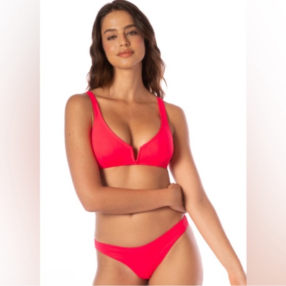 NWT Maaji Coral Crush Victoria V
Wire Bralette Bikini Top - Picture 4 of 9